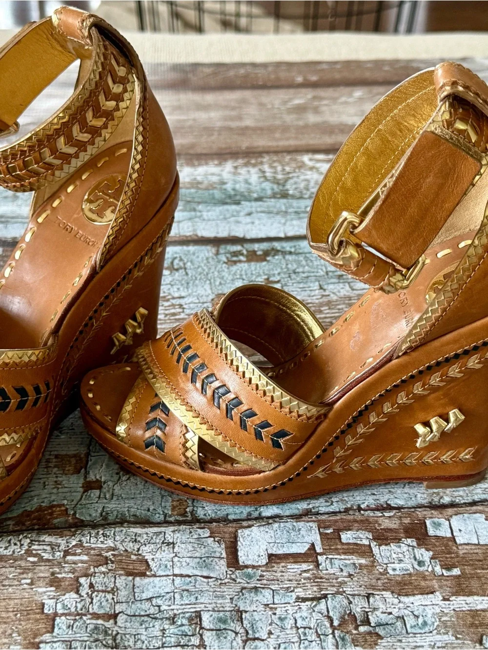 Tory Burch Gorgeous Brown Leather Wedge Sandals with Gold Accents Size 6
